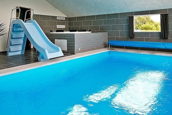 Foto van Luxe Wellness Retreat -- By Traum Ferienwohnungen - Vakantiehuis in Stege - Pool