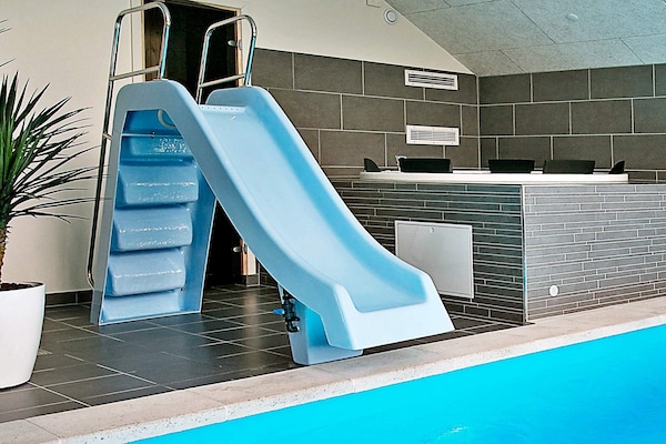 Foto van Luxe Wellness Retreat -- By Traum Ferienwohnungen - Vakantiehuis in Stege - Pool