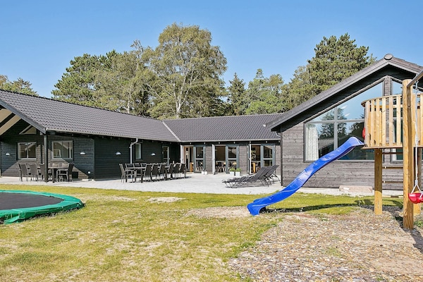 Foto van Verblijf in een gezellige villa met zwembad. - Vakantiehuis in Frederiksværk - ExteriorSummer