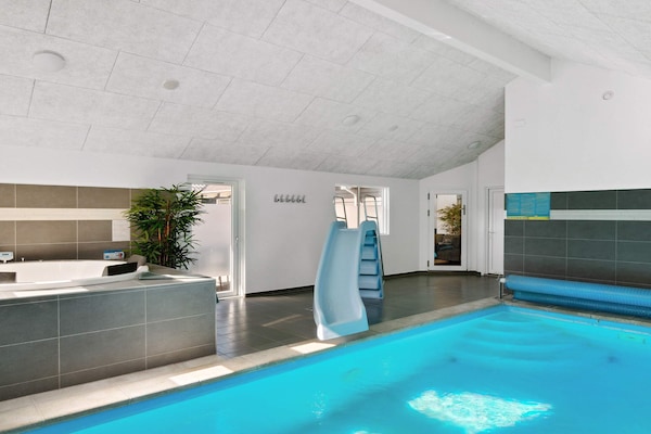 Foto van Luxe vakantieverblijf met zwembad - Vakantiehuis in Frederiksværk - Pool