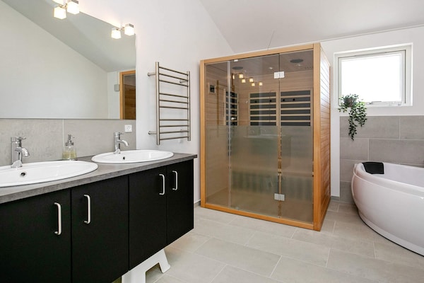 Foto van Moderne retraite met spa -- By Traum Ferienwohnungen - Indoor