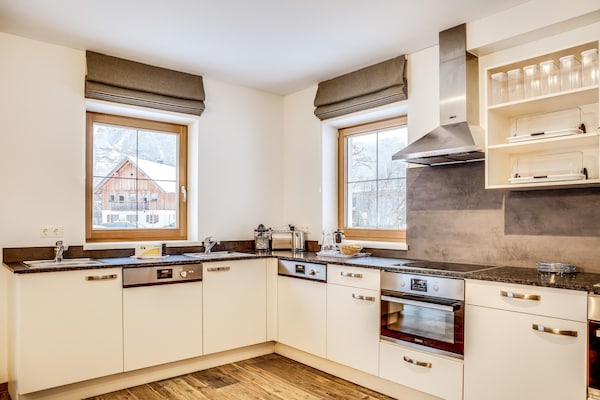 Foto van Luxe Chalet in Obertraun met Zwembad - Vakantiehuis in Obertraun - Kitchen