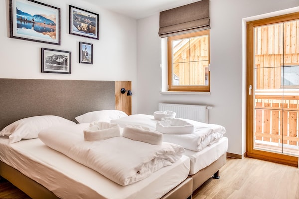 Foto van Luxe Chalet in Obertraun met Zwembad - Vakantiehuis in Obertraun - BedRoom