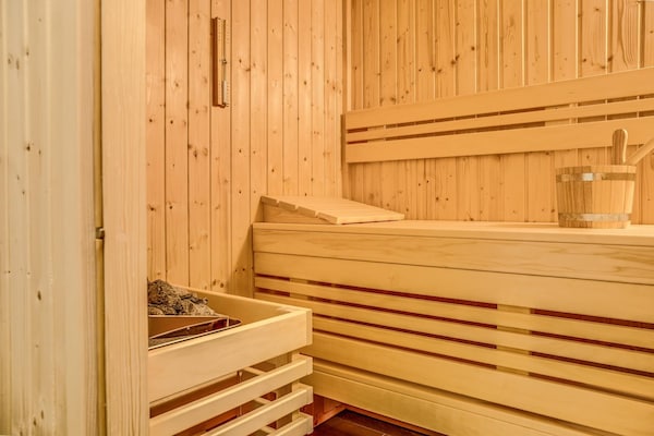 Foto van Luxe Chalet in Obertraun met Zwembad - Vakantiehuis in Obertraun - Sauna