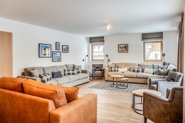 Foto van Luxe Chalet in Obertraun met Zwembad - Vakantiehuis in Obertraun - LivingRoom