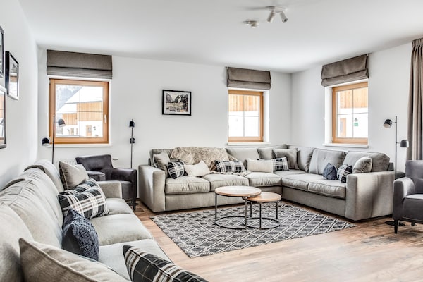 Foto van Luxe Chalet in Obertraun met Zwembad - Vakantiehuis in Obertraun - LivingRoom