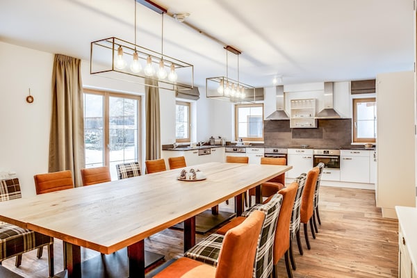 Foto van Luxe Chalet in Obertraun met Zwembad - Vakantiehuis in Obertraun - DiningRoom