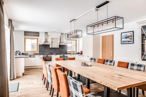 Foto van Luxe Chalet in Obertraun met Zwembad - Vakantiehuis in Obertraun - DiningRoom