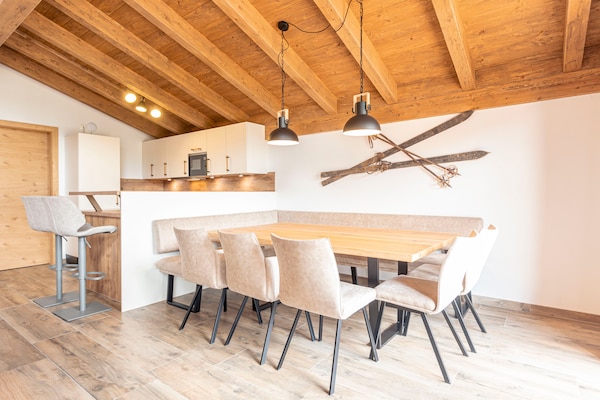 Foto van Luxe chalet met sauna bij het zwemmeer - Vakantiehuis in Uttendorf - LivingRoom