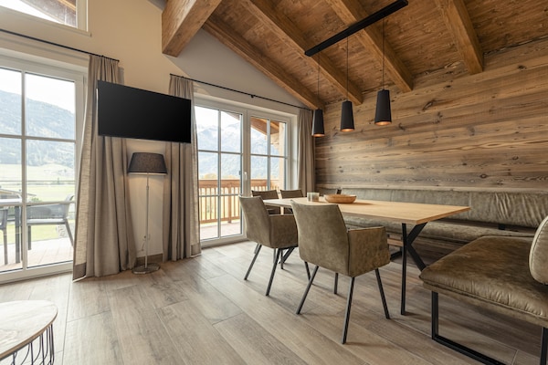 Foto van Luxe chalet met sauna bij het zwemmeer - Vakantiehuis in Uttendorf - LivingRoom
