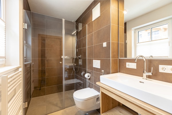 Foto van Luxe chalet met sauna bij het zwemmeer - Vakantiehuis in Uttendorf - BathRoom
