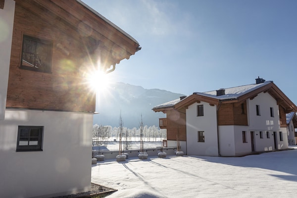Foto van Luxe chalet met sauna bij het zwemmeer - Vakantiehuis in Uttendorf - ExteriorWinter