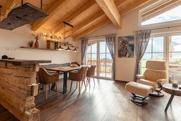 Foto van Luxe chalet met prive sauna, nabij een zwemmeer - Vakantiehuis in Uttendorf - LivingRoom