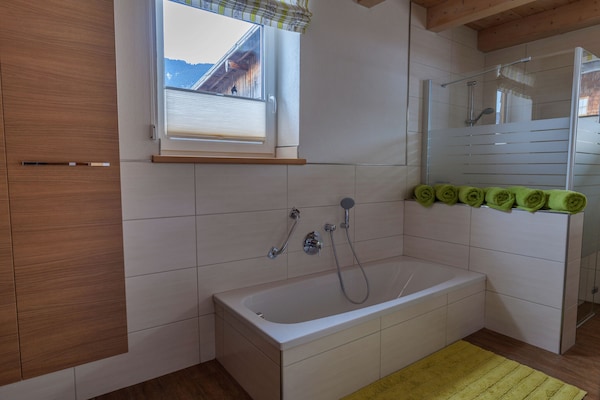 Foto van Chalet bij Passthurn Ski Kitzbühel - Vakantiehuis in Mittersill - BathRoom