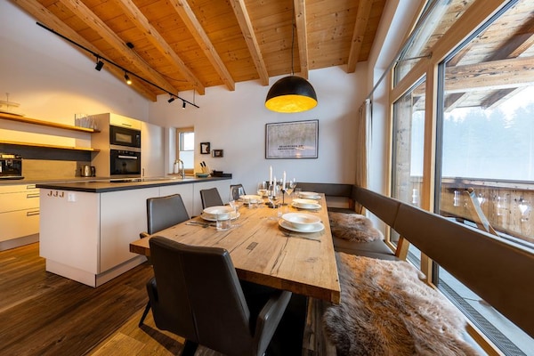 Foto van Chalet in de Oostenrijkse Alpen met toegang tot de skipistes - DiningRoom