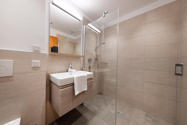 Foto van Chalet in de Oostenrijkse Alpen met toegang tot de skipistes - BathRoom