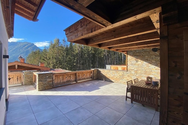Foto van Alpine Chalet met Ski-In toegang - Vakantiehuis in Neukirchen - TerraceBalcony