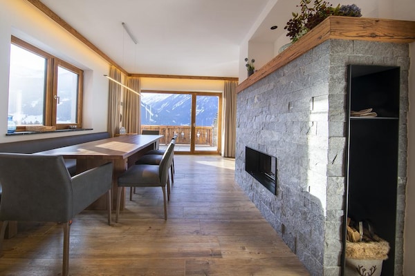 Foto van Alpine Chalet met Ski-In toegang - Vakantiehuis in Neukirchen - DiningRoom