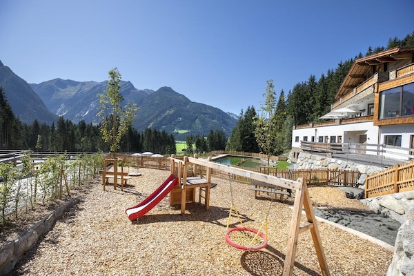 Foto van Alpine Chalet met Ski-In toegang - Vakantiehuis in Neukirchen - ParkFacilities