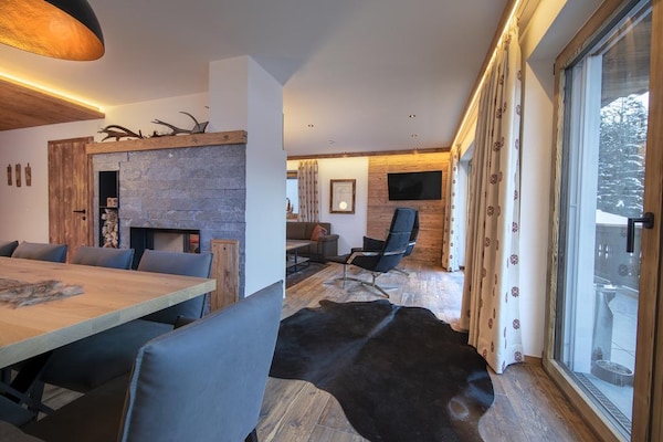 Foto van Chalet Retreat nabij de Kitzbüheler Alpen - Vakantiehuis in Neukirchen - LivingRoom