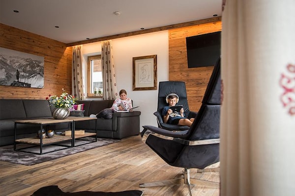 Foto van Chalet Retreat nabij de Kitzbüheler Alpen - Vakantiehuis in Neukirchen - LivingRoom