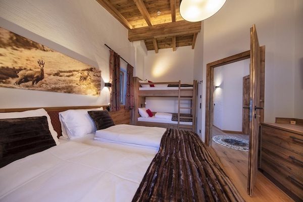 Foto van Chalet Retreat nabij de Kitzbüheler Alpen - Vakantiehuis in Neukirchen - BedRoom