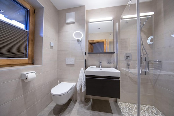 Foto van Chalet Retreat nabij de Kitzbüheler Alpen - Vakantiehuis in Neukirchen - BathRoom