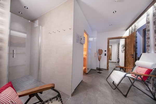 Foto van Chalet Retreat nabij de Kitzbüheler Alpen - Vakantiehuis in Neukirchen - BathRoom
