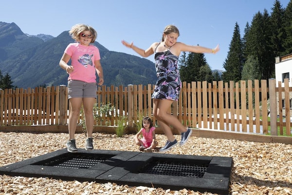 Foto van Chalet met sauna en natuurzwembad - Vakantiehuis in Neukirchen - ParkFacilities