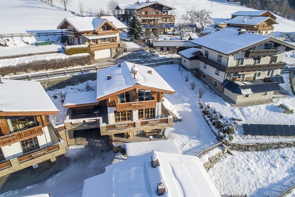 Foto van Chalet met sauna en natuurzwembad - Vakantiehuis in Neukirchen - ExteriorWinter