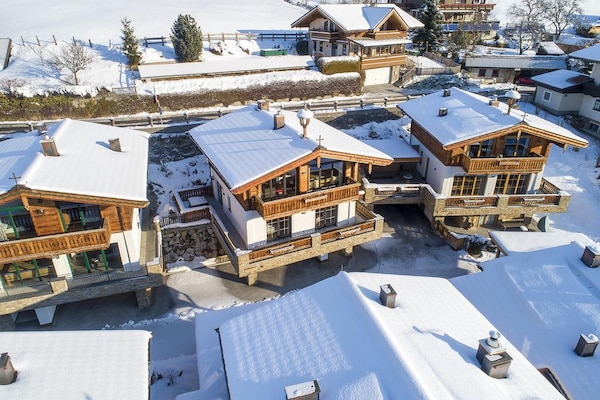 Foto van Chalet met sauna en natuurzwembad - Vakantiehuis in Neukirchen - ExteriorWinter