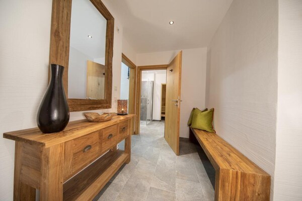 Foto van Stijlvol Alpenchalet met Carport - Vakantiehuis in Neukirchen - DiningRoom