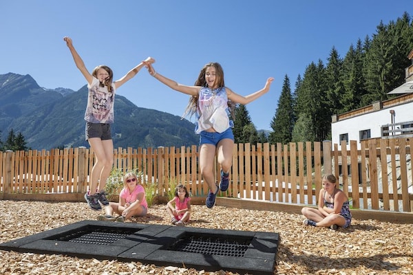 Foto van Chalet in Neukirchen bij Skilift & Sauna - Vakantiehuis in Neukirchen - ParkFacilities