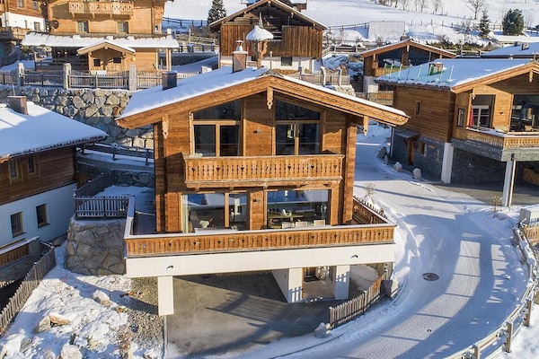 Foto van Chalet in Neukirchen bij Skilift & Sauna - Vakantiehuis in Neukirchen - ExteriorWinter