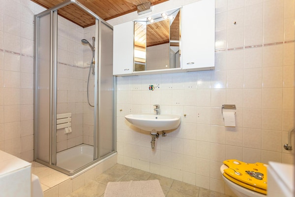 Foto van Chalet in Neukirchen bij Ski Wildkogel - Vakantiehuis in Neukirchen am Großvenediger - BathRoom