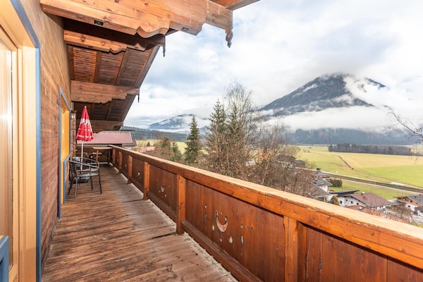 Foto van Chalet in Neukirchen bij Ski Wildkogel - Vakantiehuis in Neukirchen am Großvenediger - TerraceBalcony
