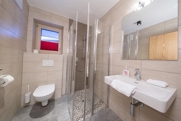Foto van Chalet met sauna vlakbij de skibus - Vakantiehuis in Neukirchen - BathRoom