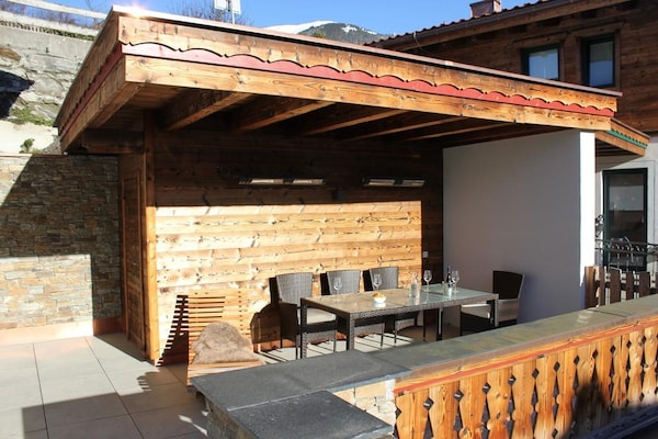 Foto van Chalet met sauna vlakbij de skibus - Vakantiehuis in Neukirchen - TerraceBalcony