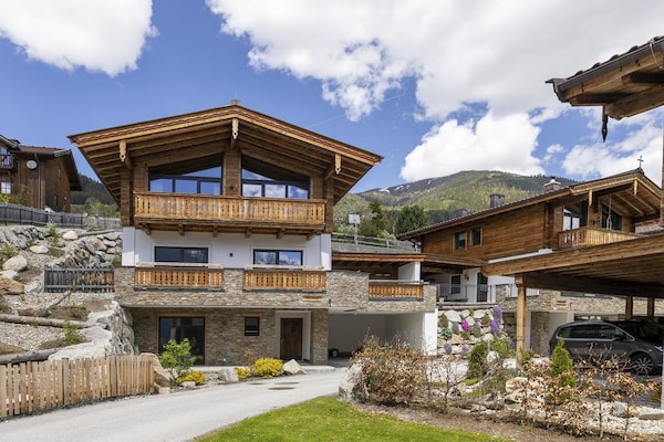 Foto van Chalet met sauna vlakbij de skibus - Vakantiehuis in Neukirchen - ExteriorSummer