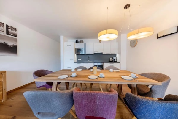 Foto van Modern Neukirchen appartement voor 8 personen - Vakantiehuis in Neukirchen am Großvenediger - DiningRoom