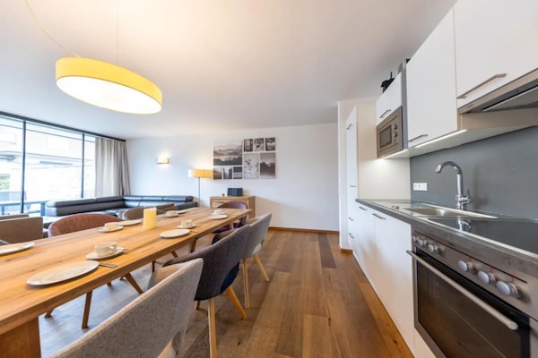 Foto van Modern Neukirchen appartement voor 8 personen - Vakantiehuis in Neukirchen am Großvenediger - DiningRoom