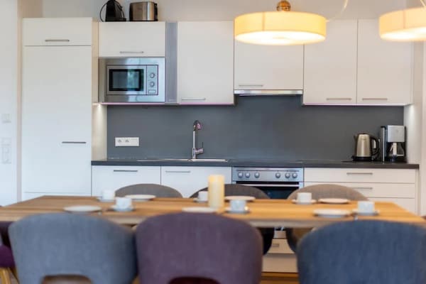Foto van Modern Neukirchen appartement voor 8 personen - Vakantiehuis in Neukirchen am Großvenediger - Kitchen