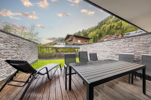 Foto van Modern Neukirchen appartement voor 8 personen - Vakantiehuis in Neukirchen am Großvenediger - TerraceBalcony