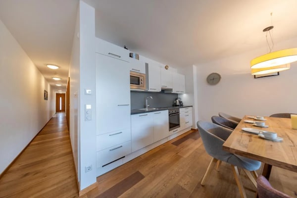 Foto van Modern Neukirchen appartement voor 8 personen - Vakantiehuis in Neukirchen am Großvenediger - Kitchen