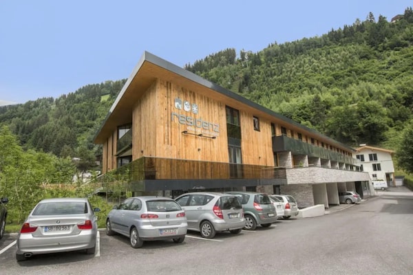 Foto van Modern Neukirchen appartement voor 8 personen - Vakantiehuis in Neukirchen am Großvenediger - ExteriorSummer