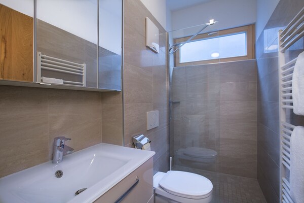 Foto van Modern appartement met sauna en balkon - Vakantiehuis in Neukirchen am Großvenediger - BathRoom