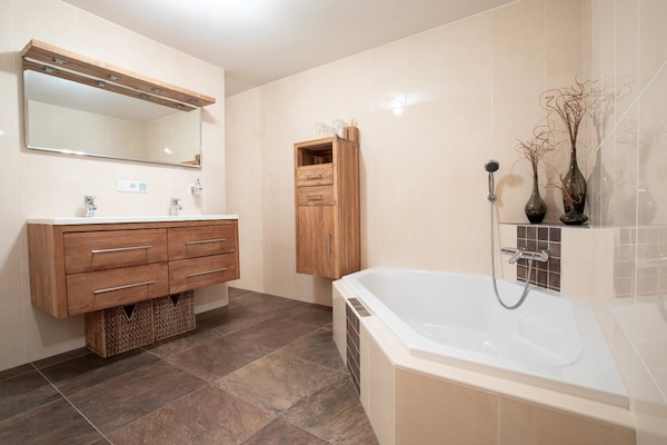 Foto van Chalet Hochkrimml met sauna aan de skipiste - Vakantiehuis in Hochkrimml - LivingRoom