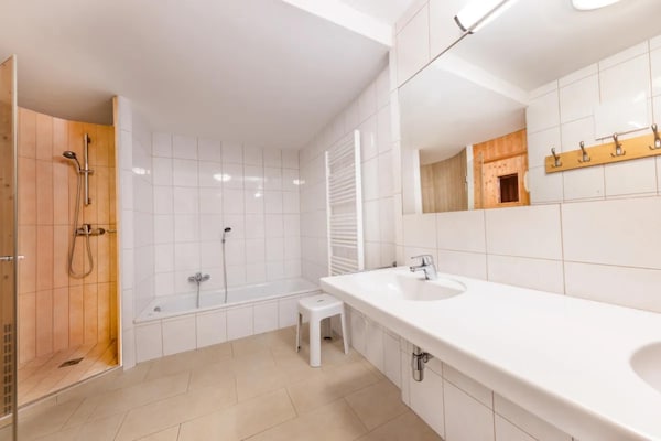 Foto van Landelijk chalet in een vakantiedorp - Vakantiehuis in Wald-Königsleiten - BathRoom