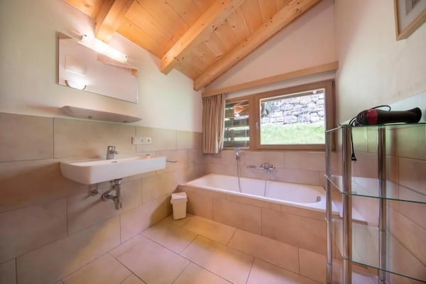 Foto van Schilderachtig Alpenchalet in Wald im Pinzgau - Vakantiehuis in Wald-Königsleiten - BathRoom