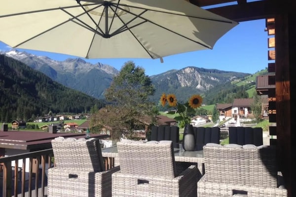 Foto van Schilderachtig Alpenchalet in Wald im Pinzgau - Vakantiehuis in Wald-Königsleiten - TerraceBalcony